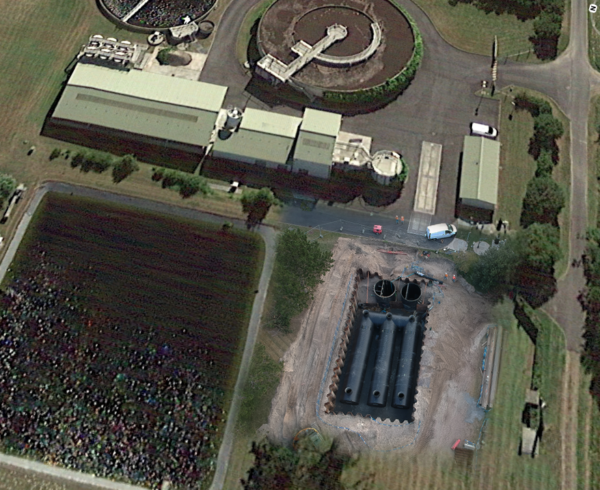 Vue au drone qui présente le chantier d'installation du bassin de stockage restitution TUBAOTEC